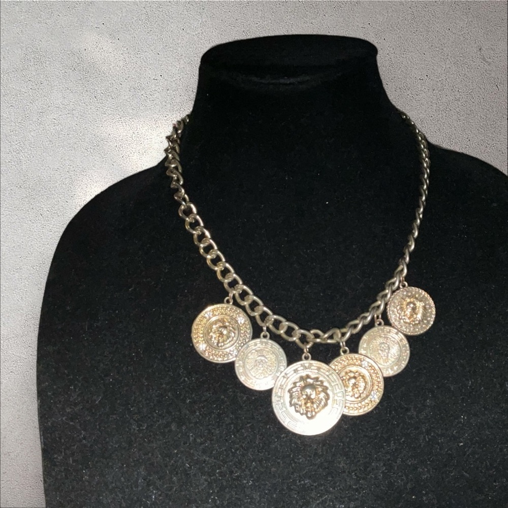 Women’s necklace